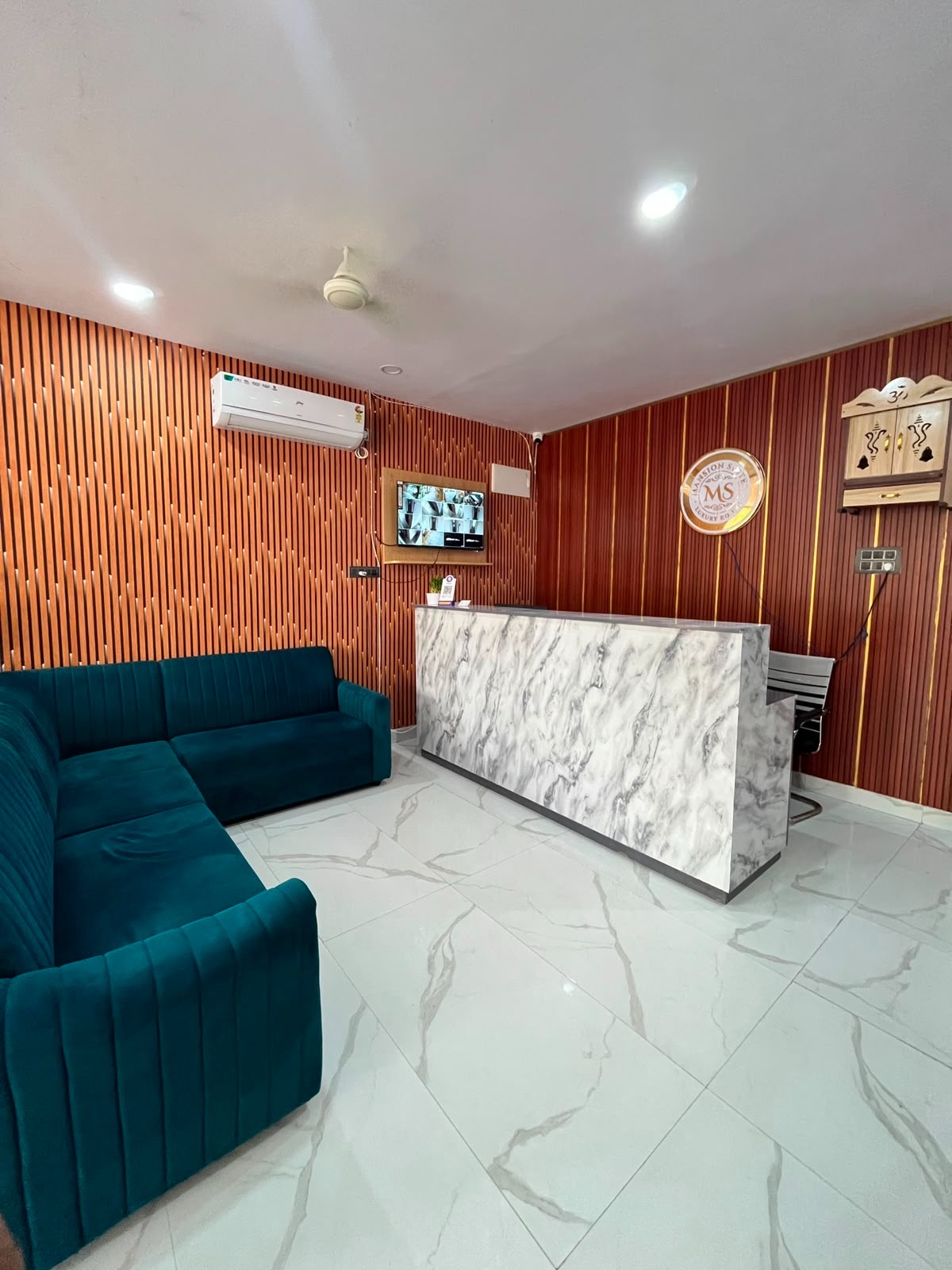 Mansion Suites reception lounge